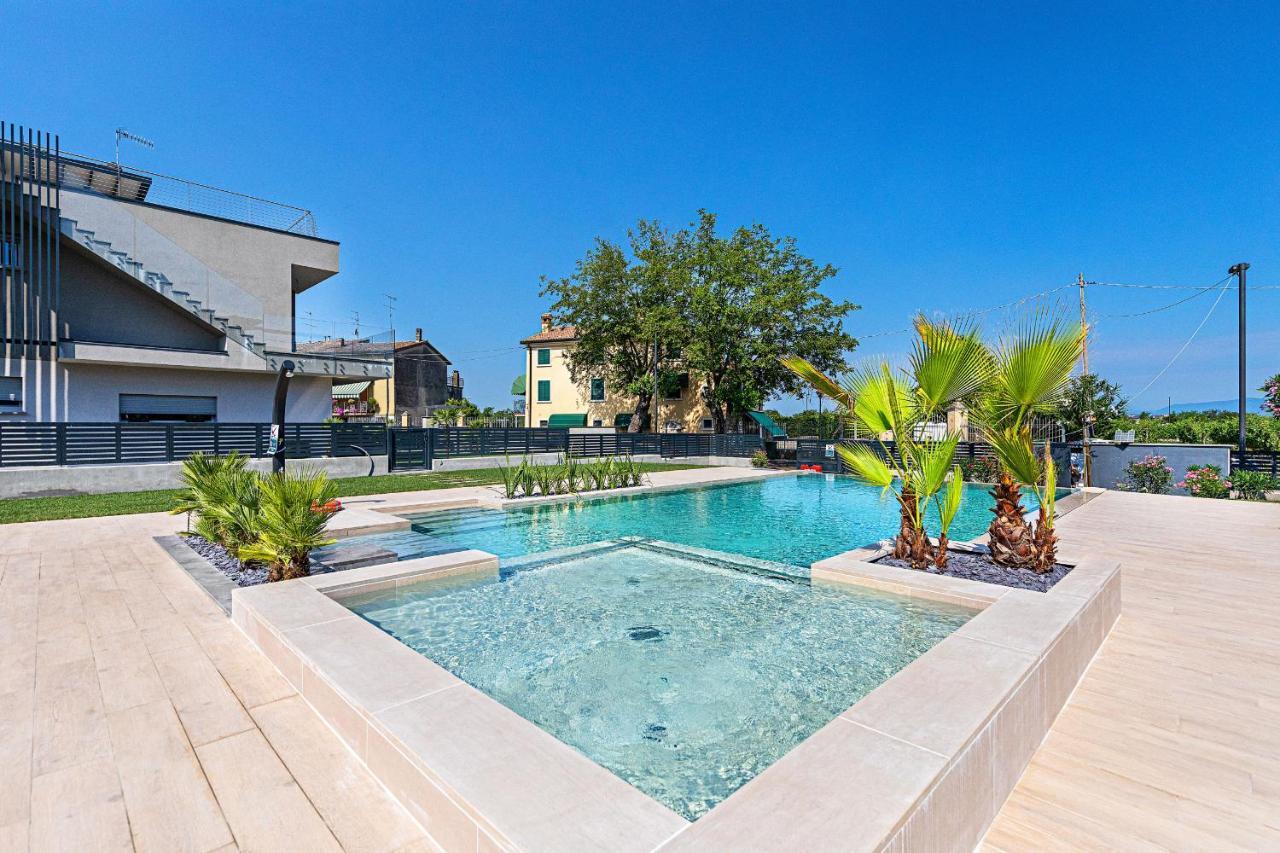 Una Terrazza Sul Lago A2 Con Piscina By Wonderful Italy Apartment Peschiera del Garda Ngoại thất bức ảnh