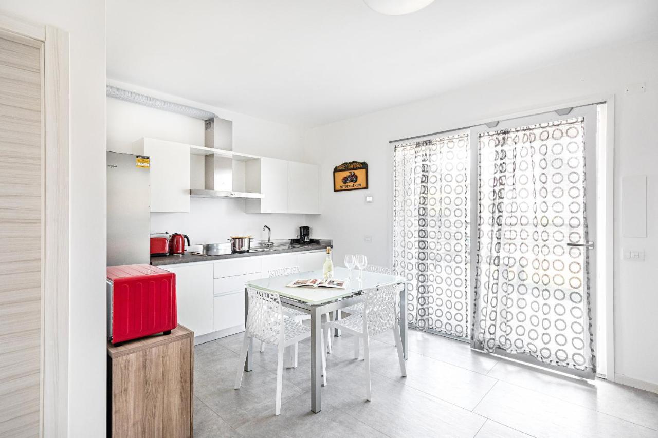 Una Terrazza Sul Lago A2 Con Piscina By Wonderful Italy Apartment Peschiera del Garda Ngoại thất bức ảnh