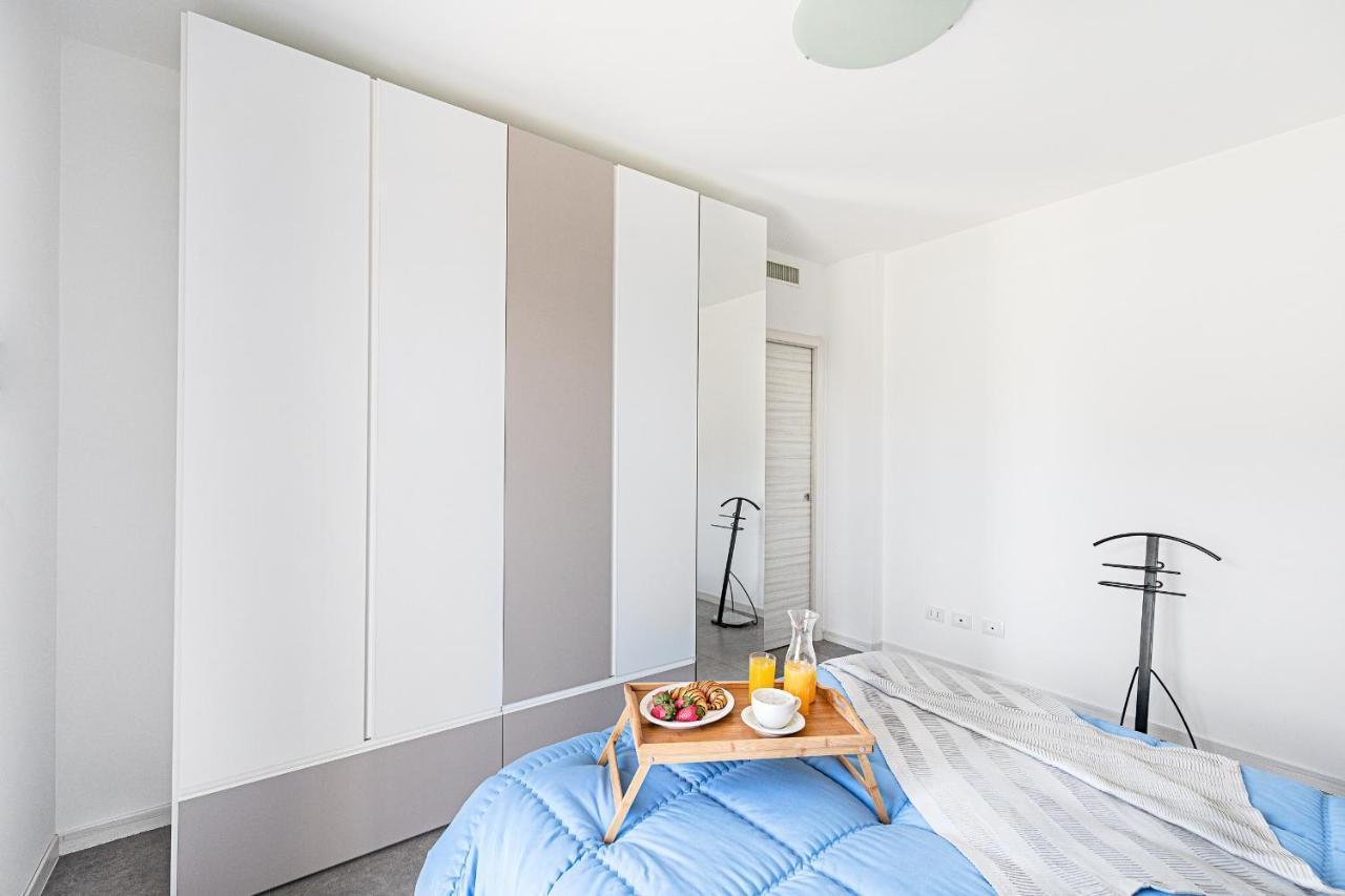 Una Terrazza Sul Lago A2 Con Piscina By Wonderful Italy Apartment Peschiera del Garda Ngoại thất bức ảnh